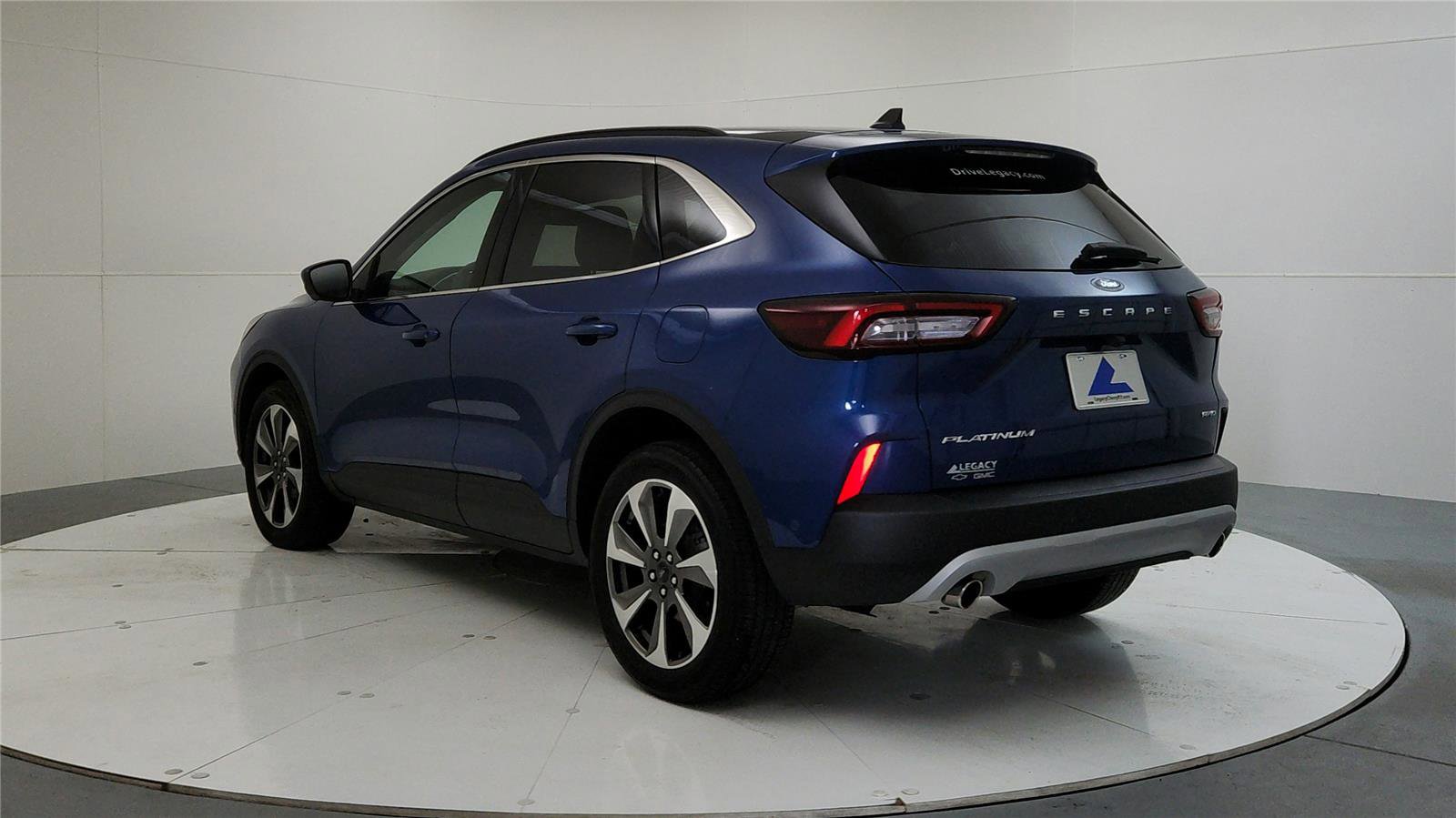 Used 2023 Ford Escape Platinum w/ Premium Technology Package image 5