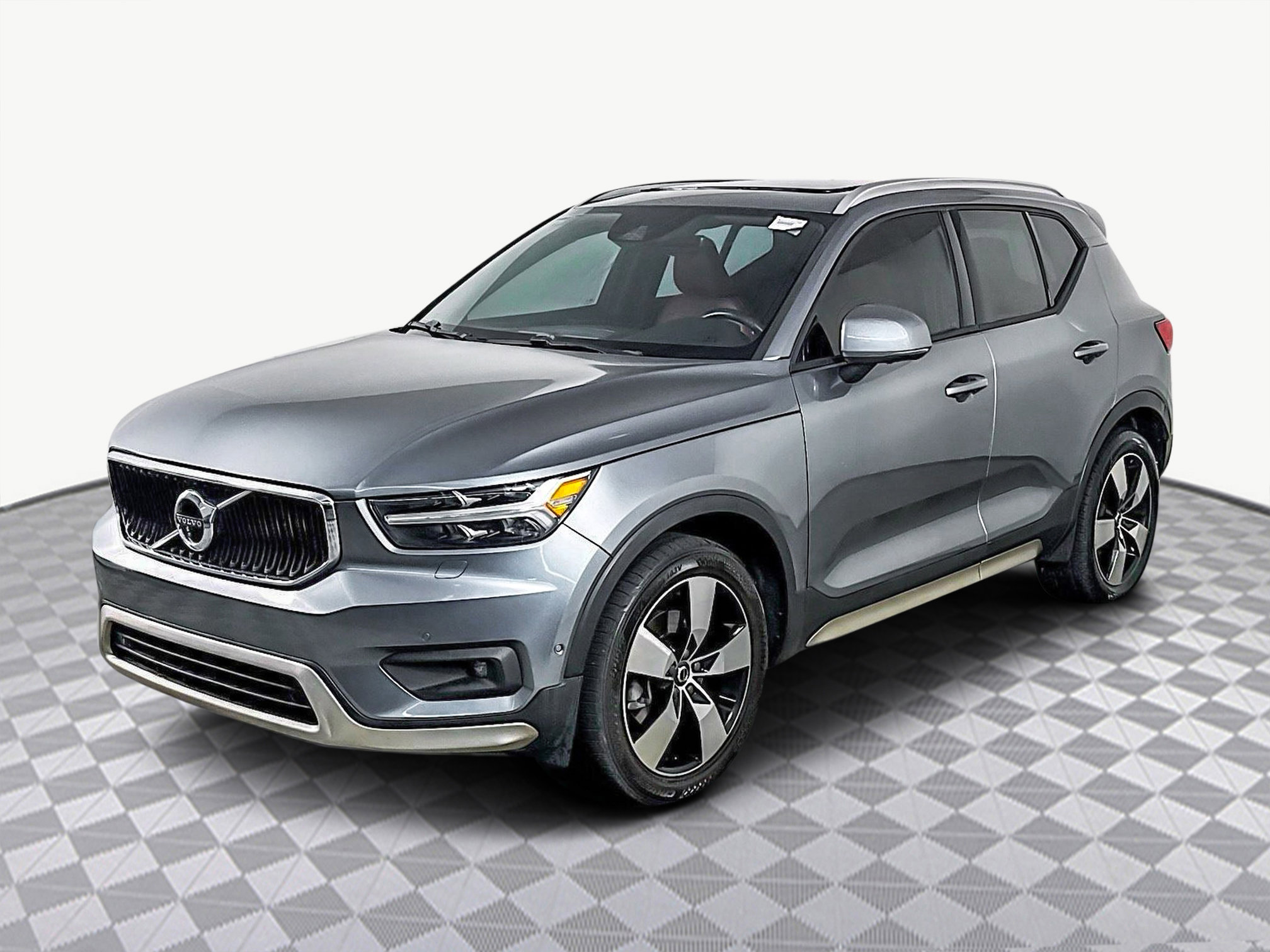 Used 2019 Volvo XC40 T4 Momentum image 4