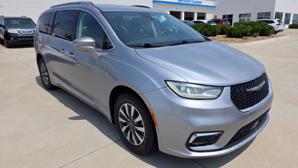 Used 2021 Chrysler Pacifica Touring-L FWD image 7