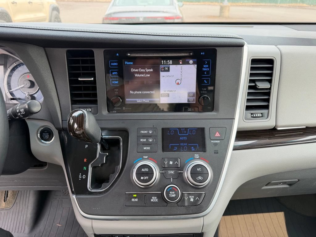 Used 2015 Toyota Sienna XLE w/ XLE Navigation Package FWD image 21