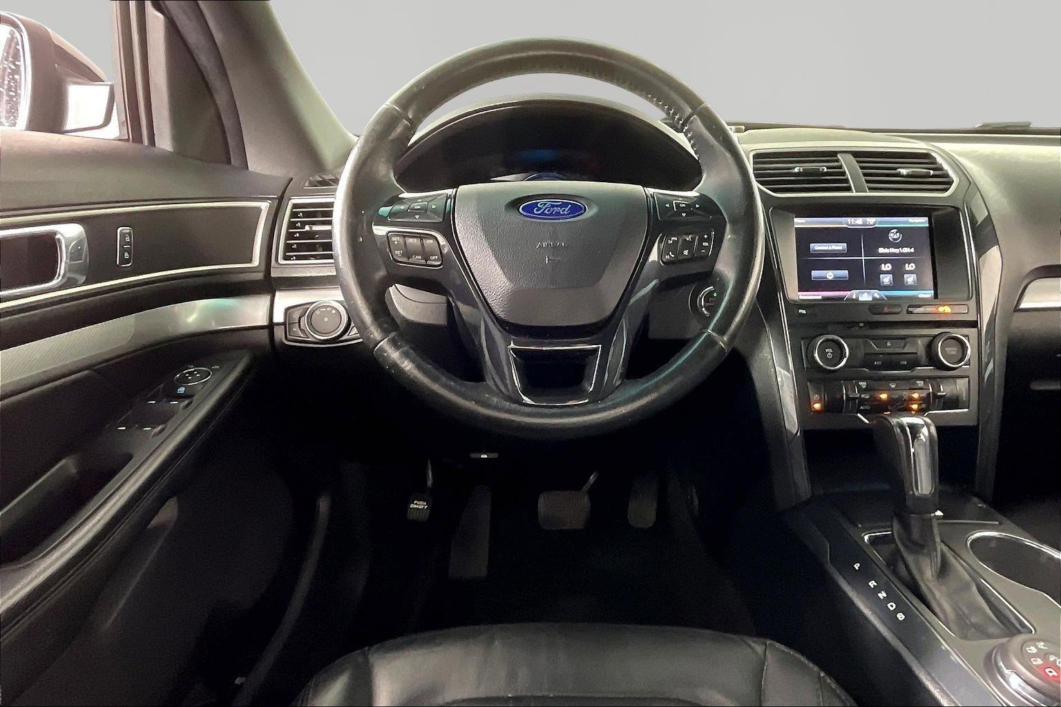 Used 2016 Ford Explorer XLT w/ Equipment Group 202A image 8