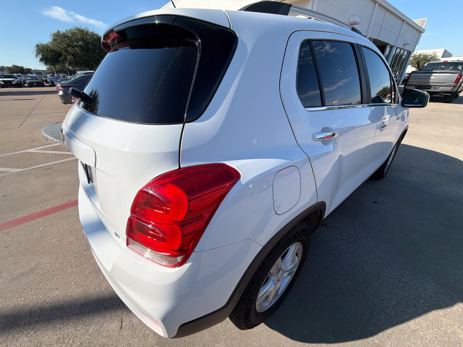Used 2017 Chevrolet Trax LT w/ LT Convenience Package FWD image 6