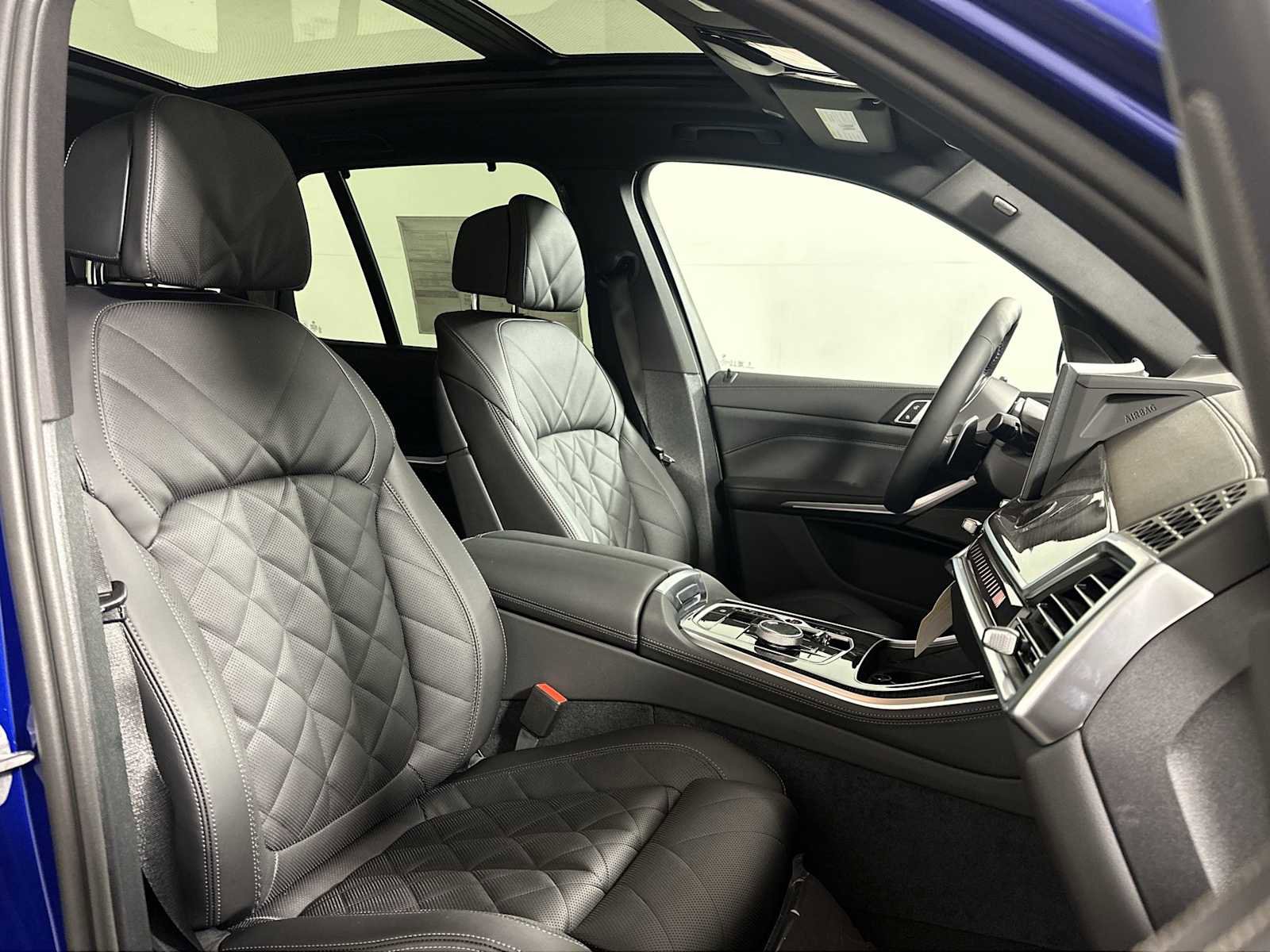 New 2026 BMW X5 M60i w/ Executive Package image 21