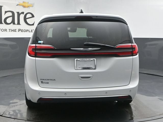 Used 2023 Chrysler Pacifica Touring-L FWD image 34