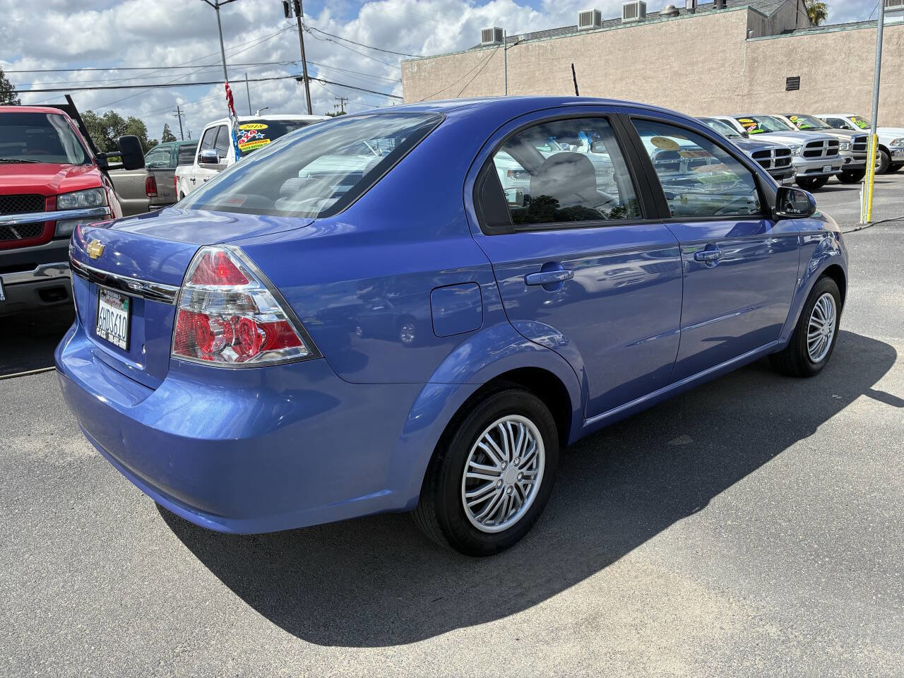 Used 2009 Chevrolet Aveo LT w/ Power and Convenience Package FWD image 2
