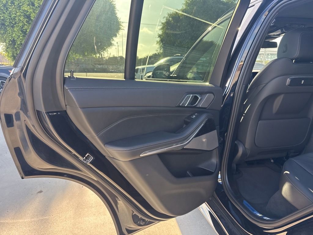Used 2026 BMW X5 sDrive40i w/ M Sport Package RWD image 12