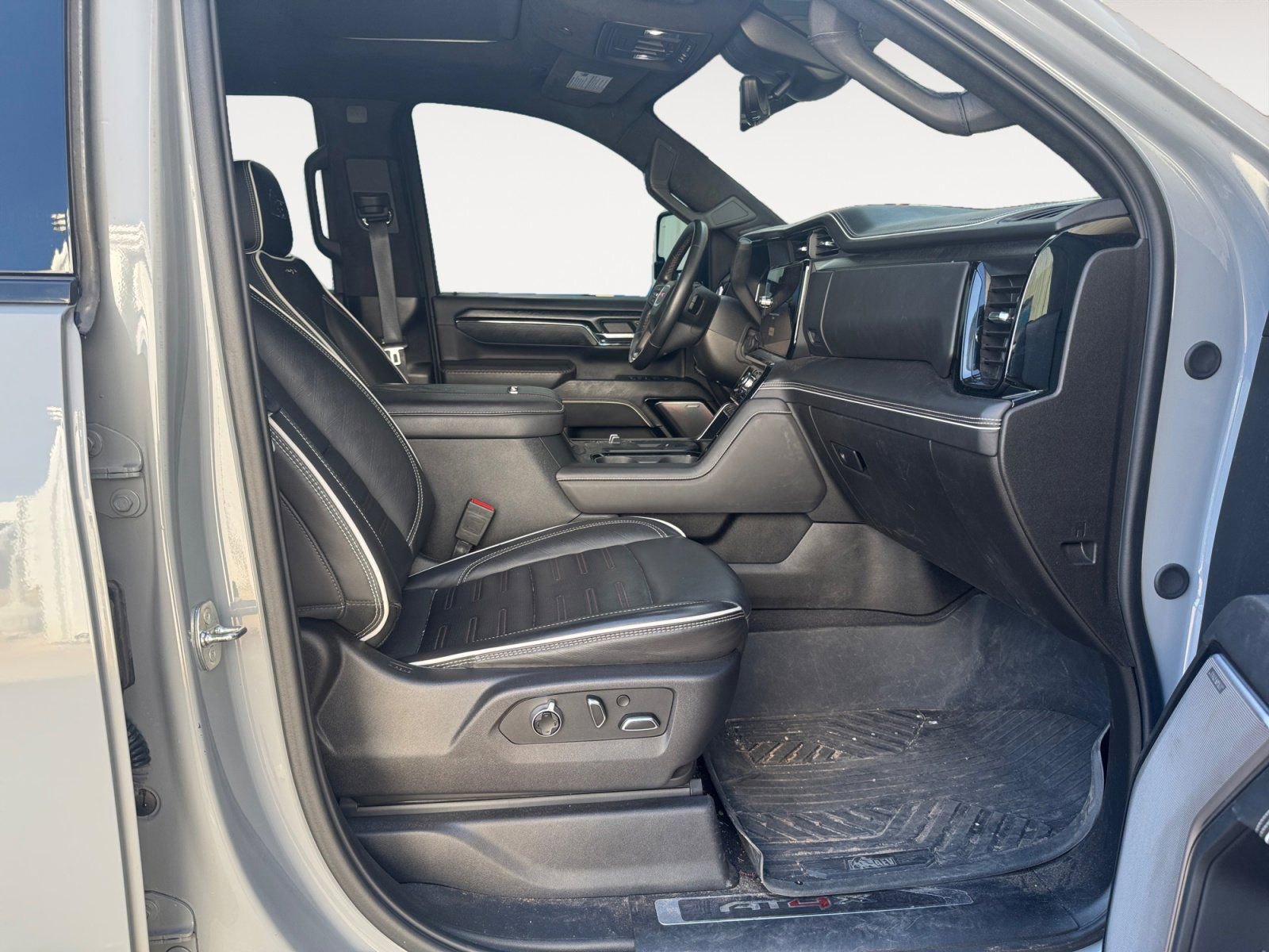 Used 2024 GMC Sierra 2500 AT4X w/ AT4X AEV Edition image 15