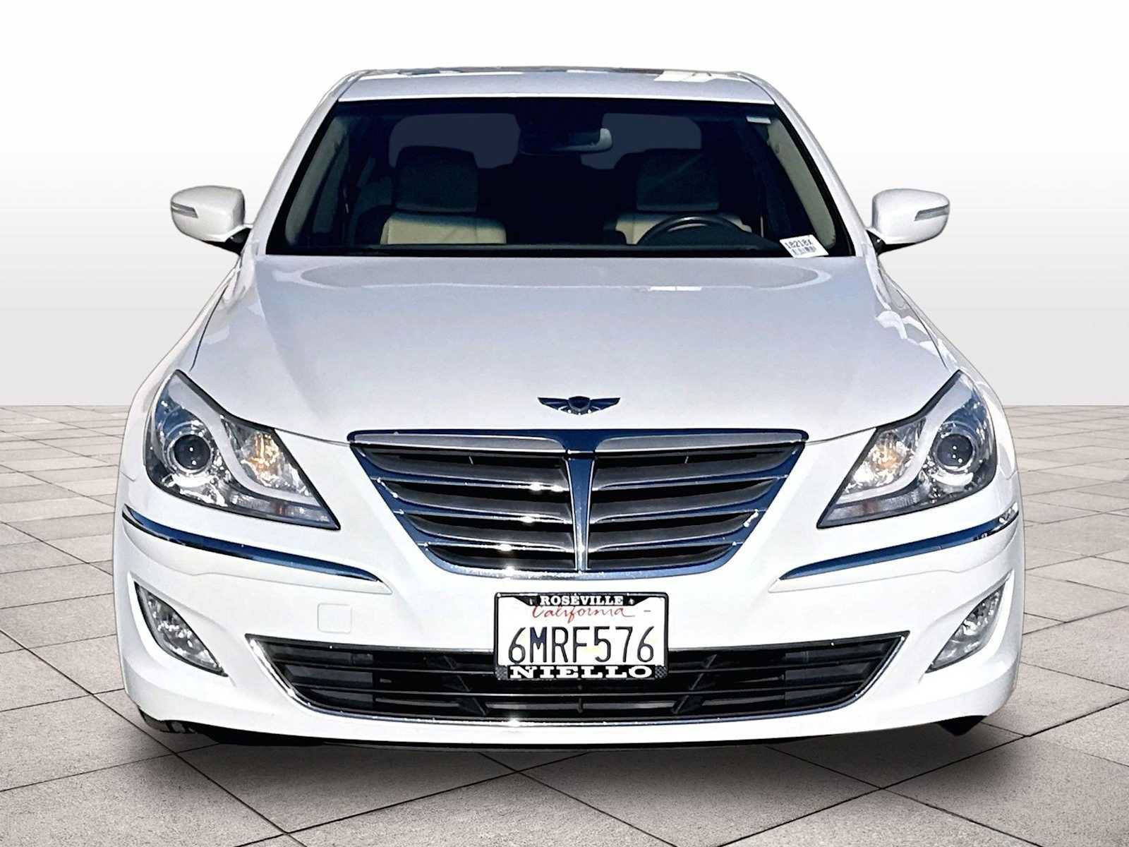 Used 2012 Hyundai Genesis 3.8 w/ Premium Pkg RWD image 3