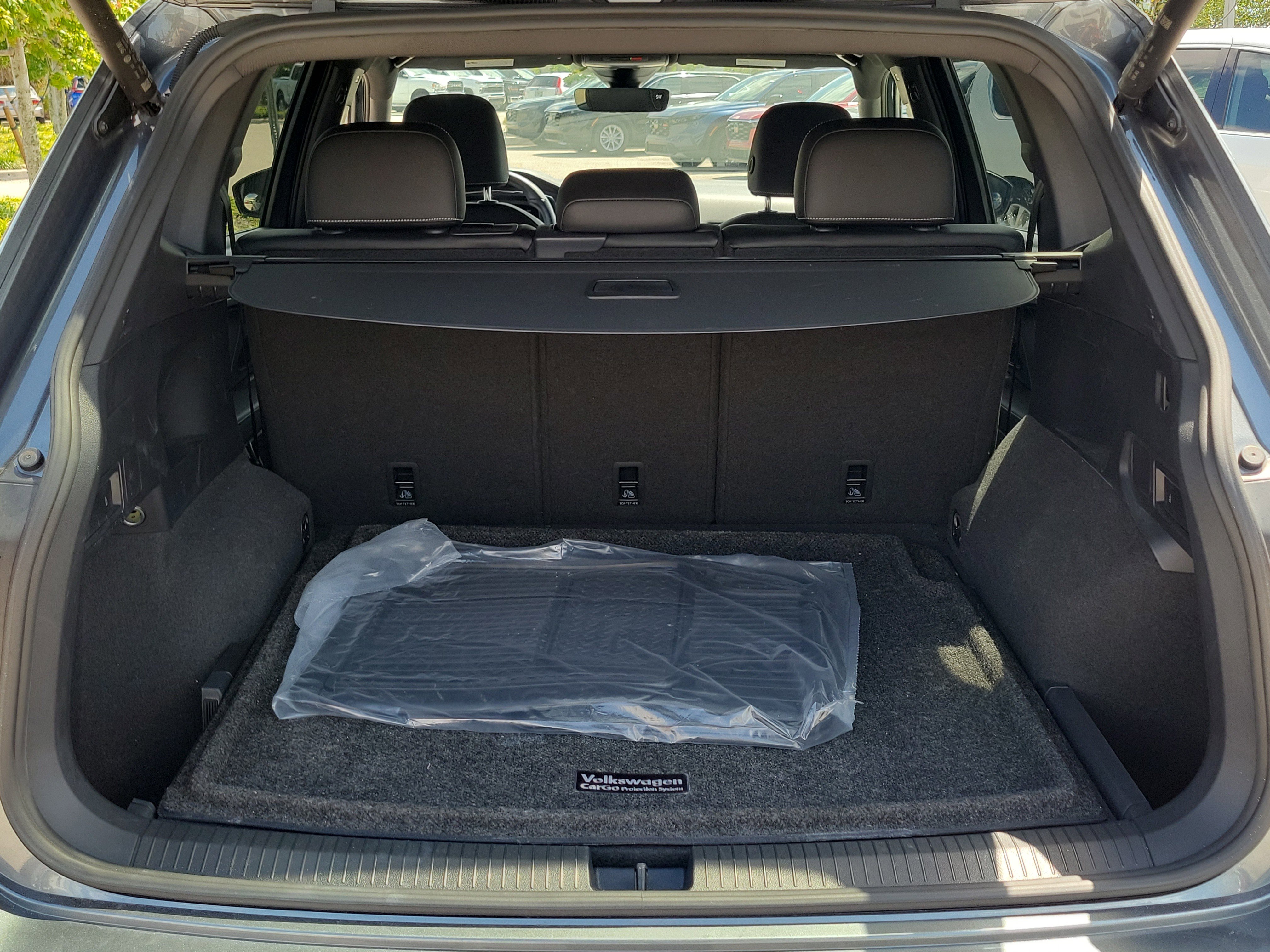 Used 2022 Volkswagen Tiguan SEL R-Line image 12