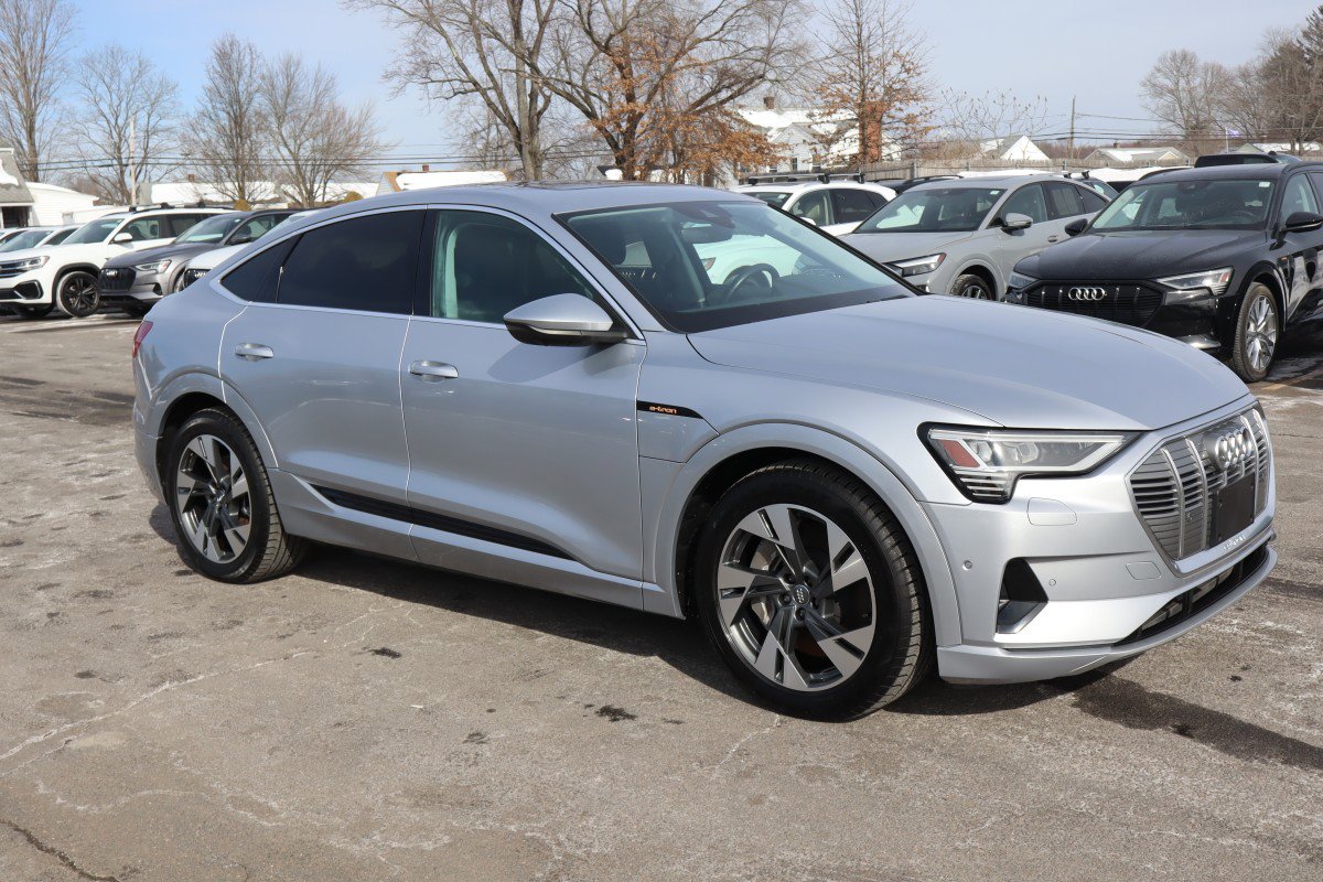 Used 2020 Audi e-tron Premium Plus image 3