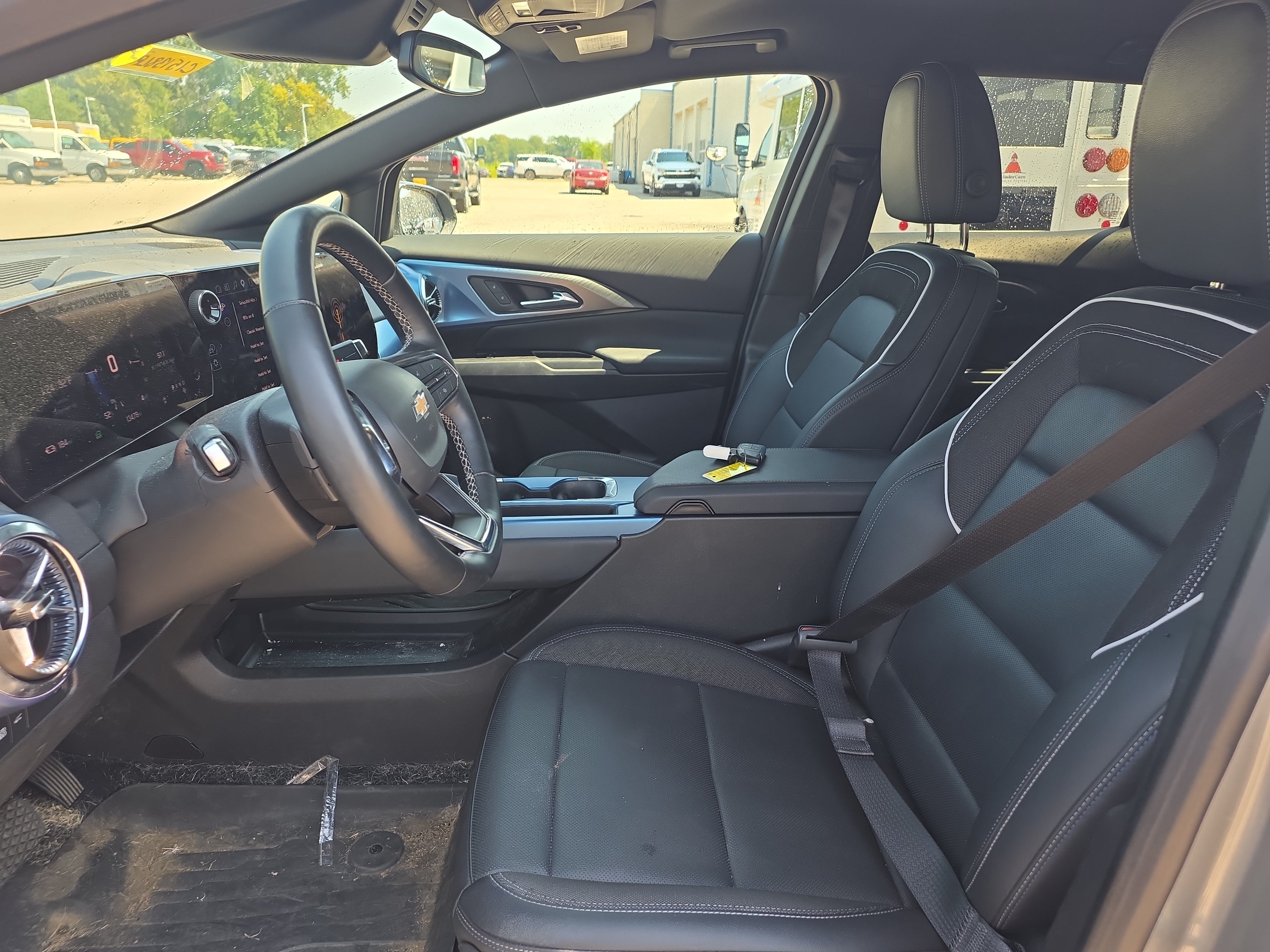 Used 2024 Chevrolet Equinox EV LT FWD image 13