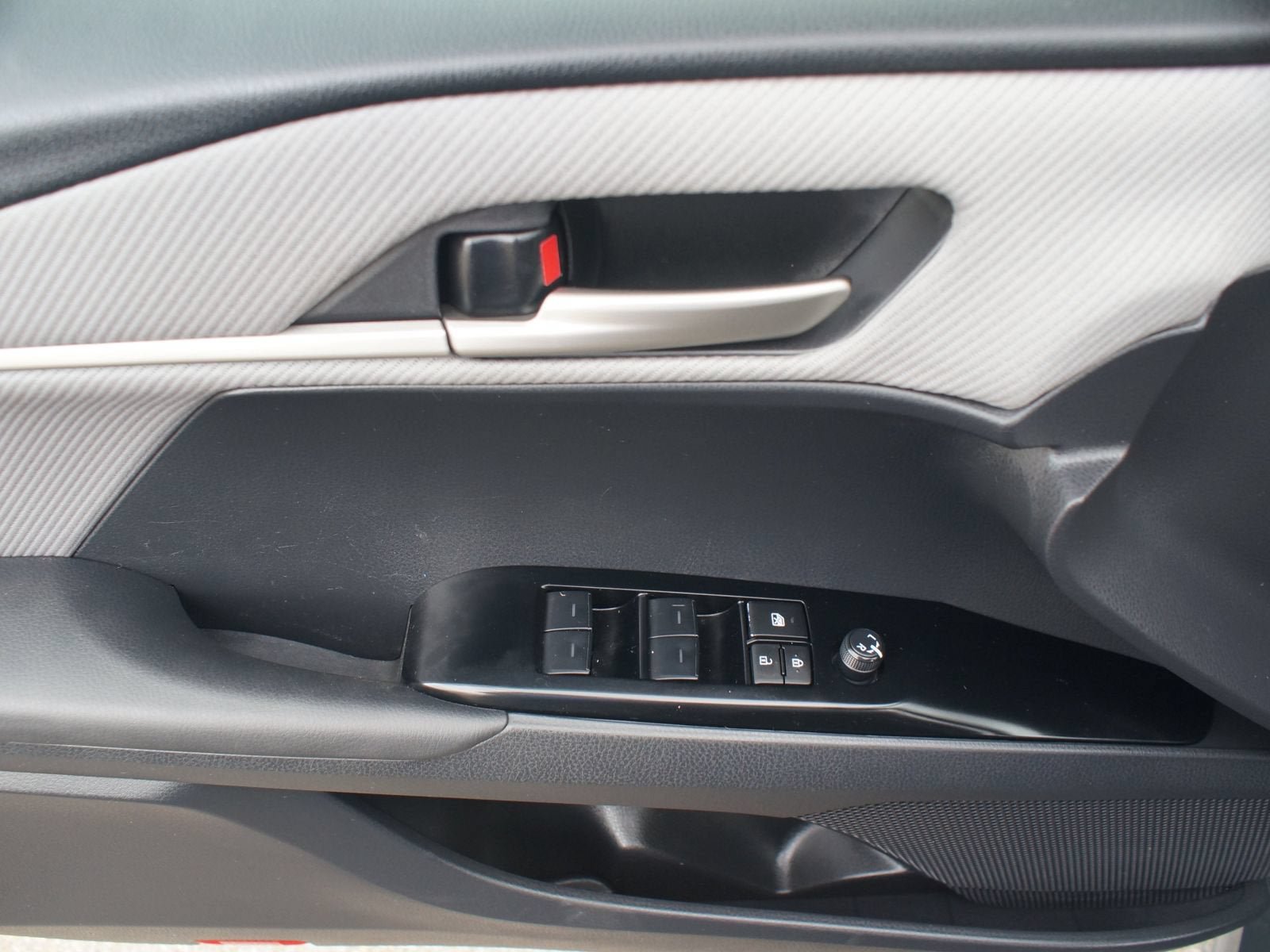 Used 2025 Toyota Camry SE w/ Convenience Package FWD image 28