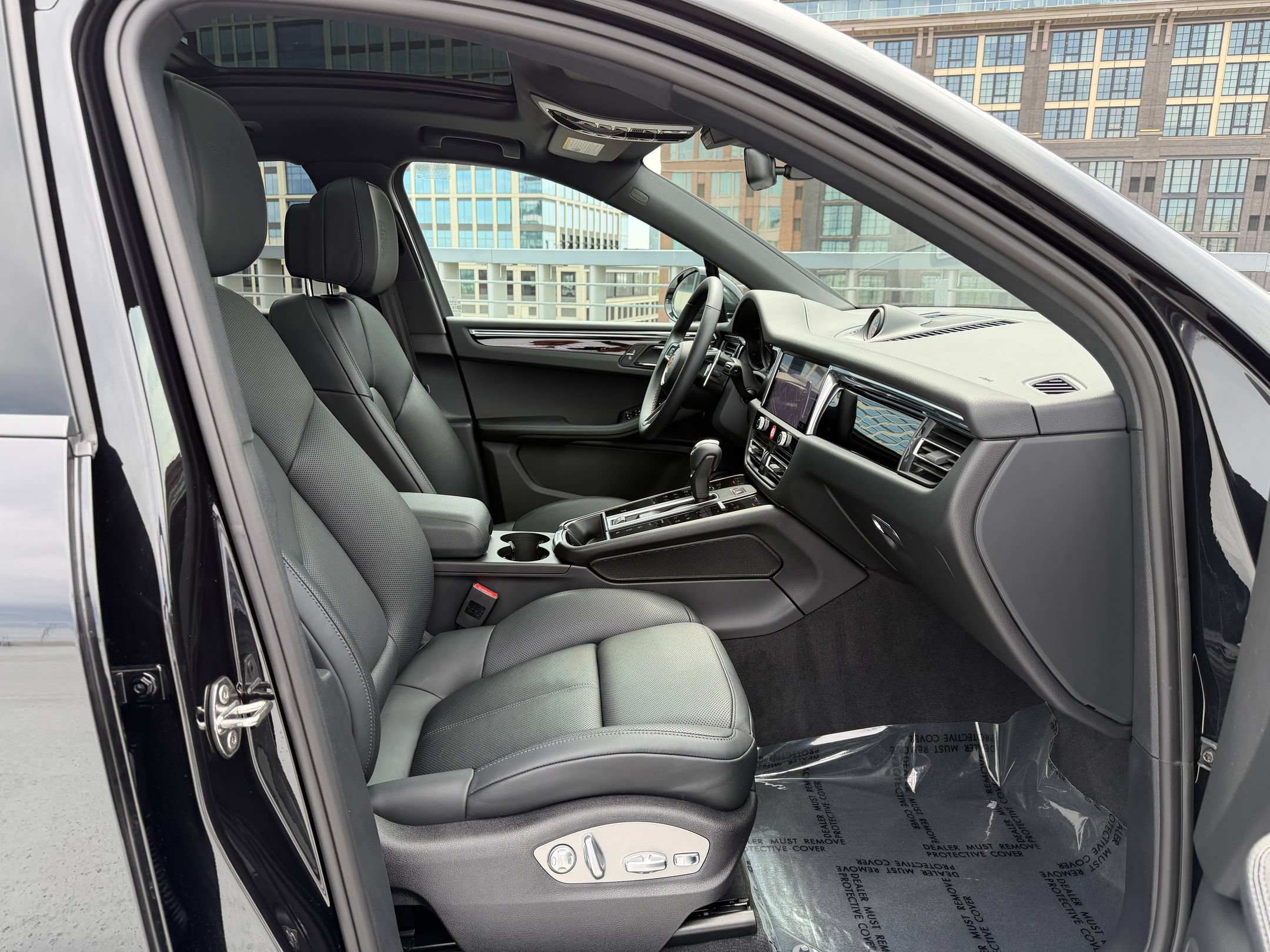 Certified 2026 Porsche Macan AWD/4WD image 24