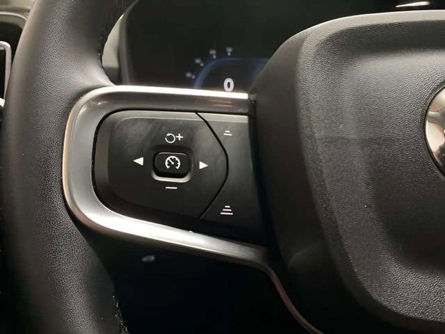 Used 2025 Volvo XC40 B5 Plus image 36