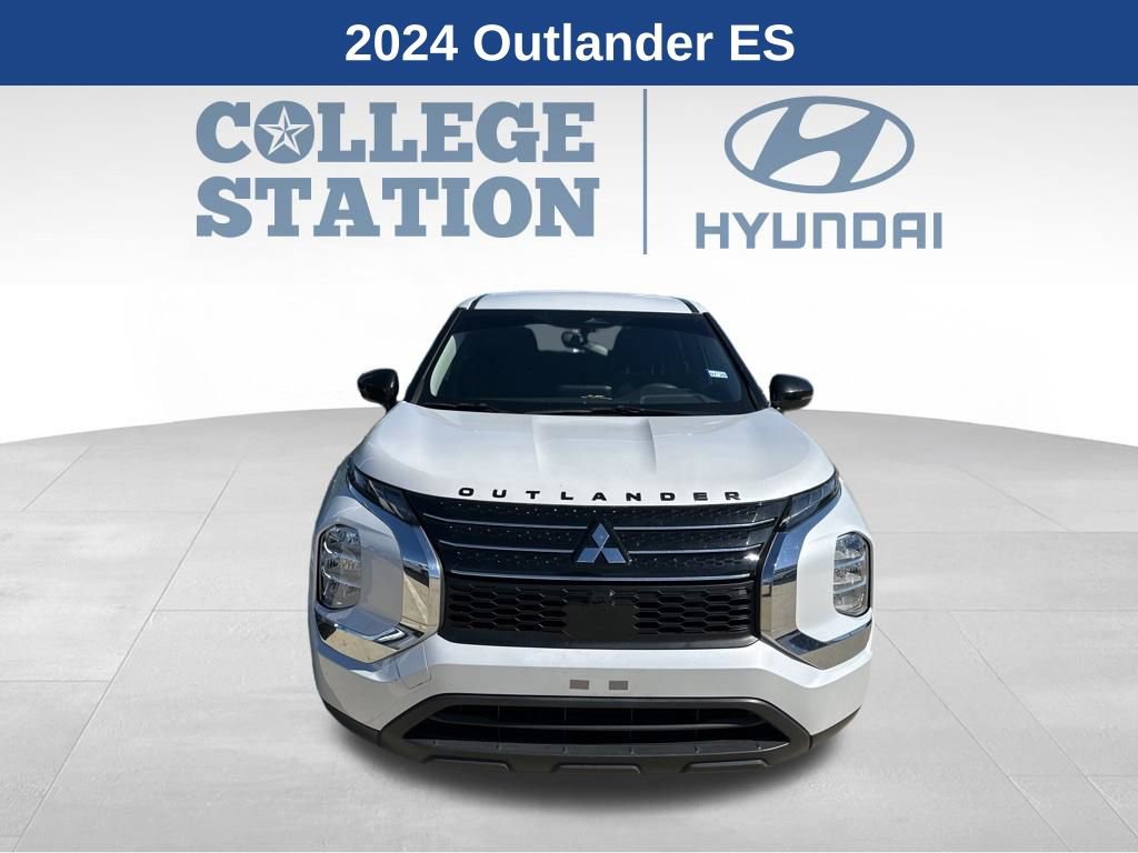 Used 2024 Mitsubishi Outlander ES image 2