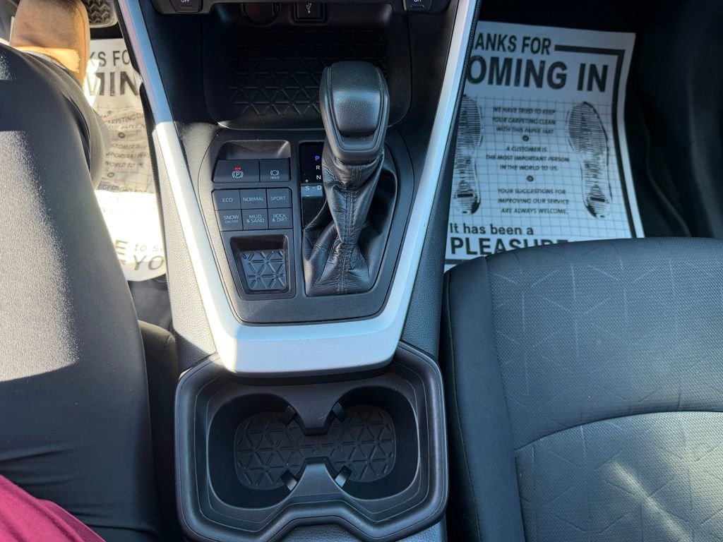 Used 2021 Toyota RAV4 XLE image 19
