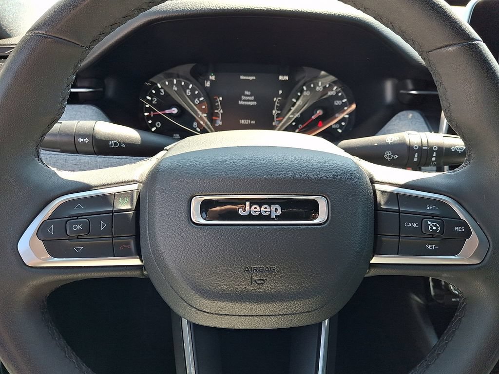 Used 2025 Jeep Compass Latitude AWD/4WD image 21