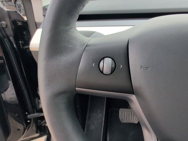 Used 2021 Tesla Model Y Long Range AWD/4WD image 17