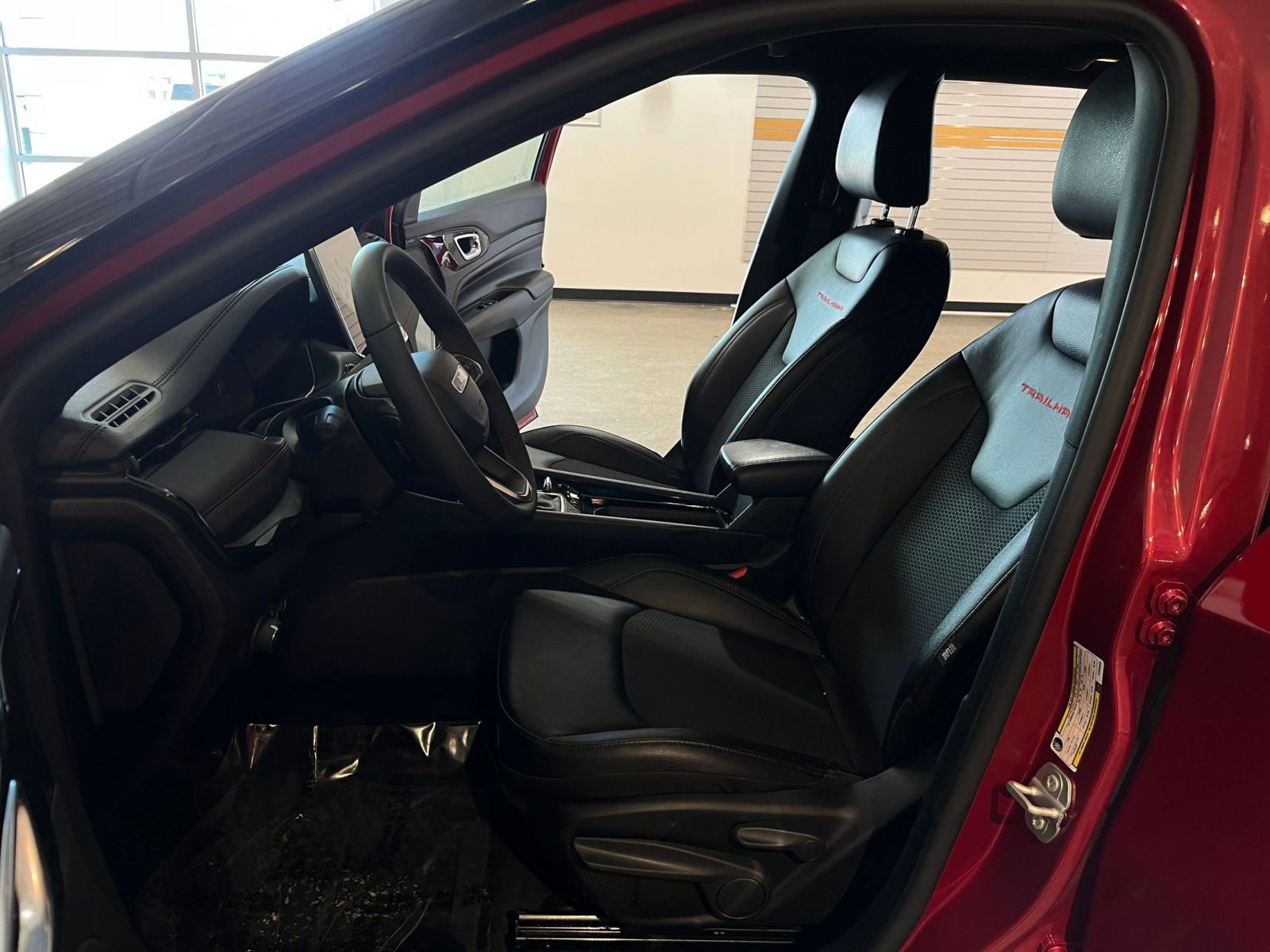 Used 2025 Jeep Compass Trailhawk AWD/4WD image 27