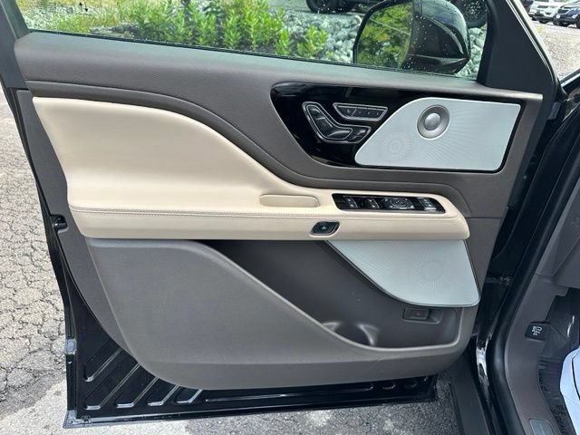 Used 2023 Lincoln Aviator Reserve w/ Equipment Group 201A AWD/4WD image 25