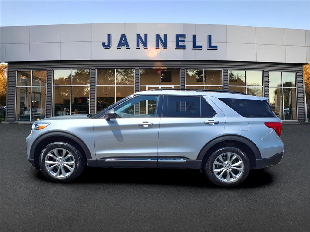 Used 2023 Ford Explorer XLT w/ Equipment Group 202A image 3