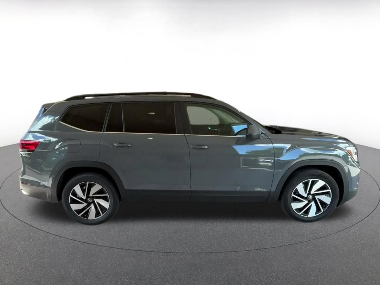 Used 2026 Volkswagen Atlas SE FWD image 13