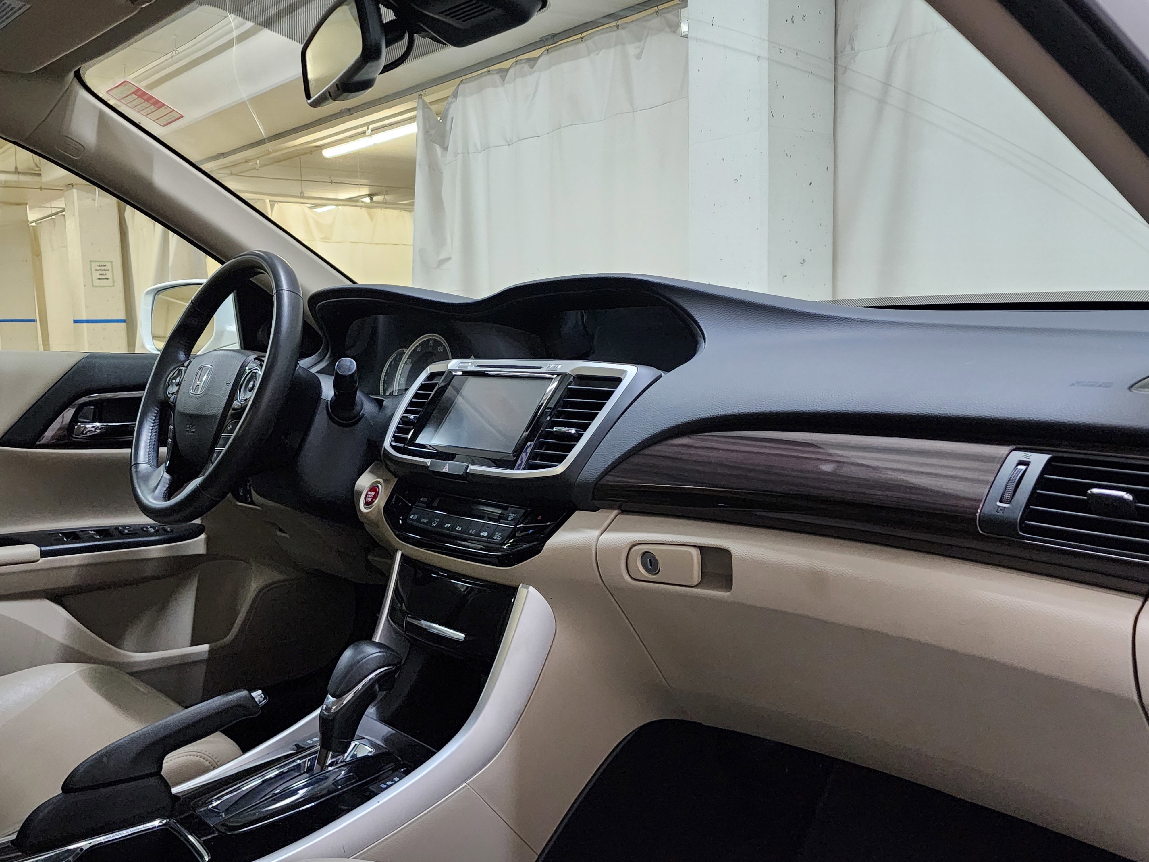 Used 2017 Honda Accord EX-L image 22