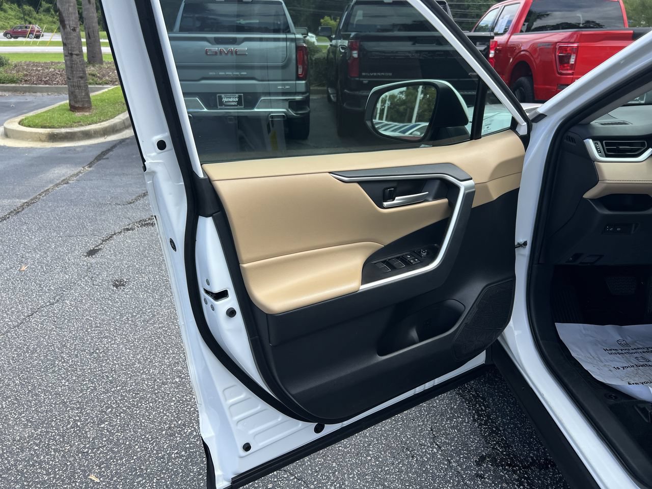 Used 2024 Toyota RAV4 XLE AWD/4WD image 14