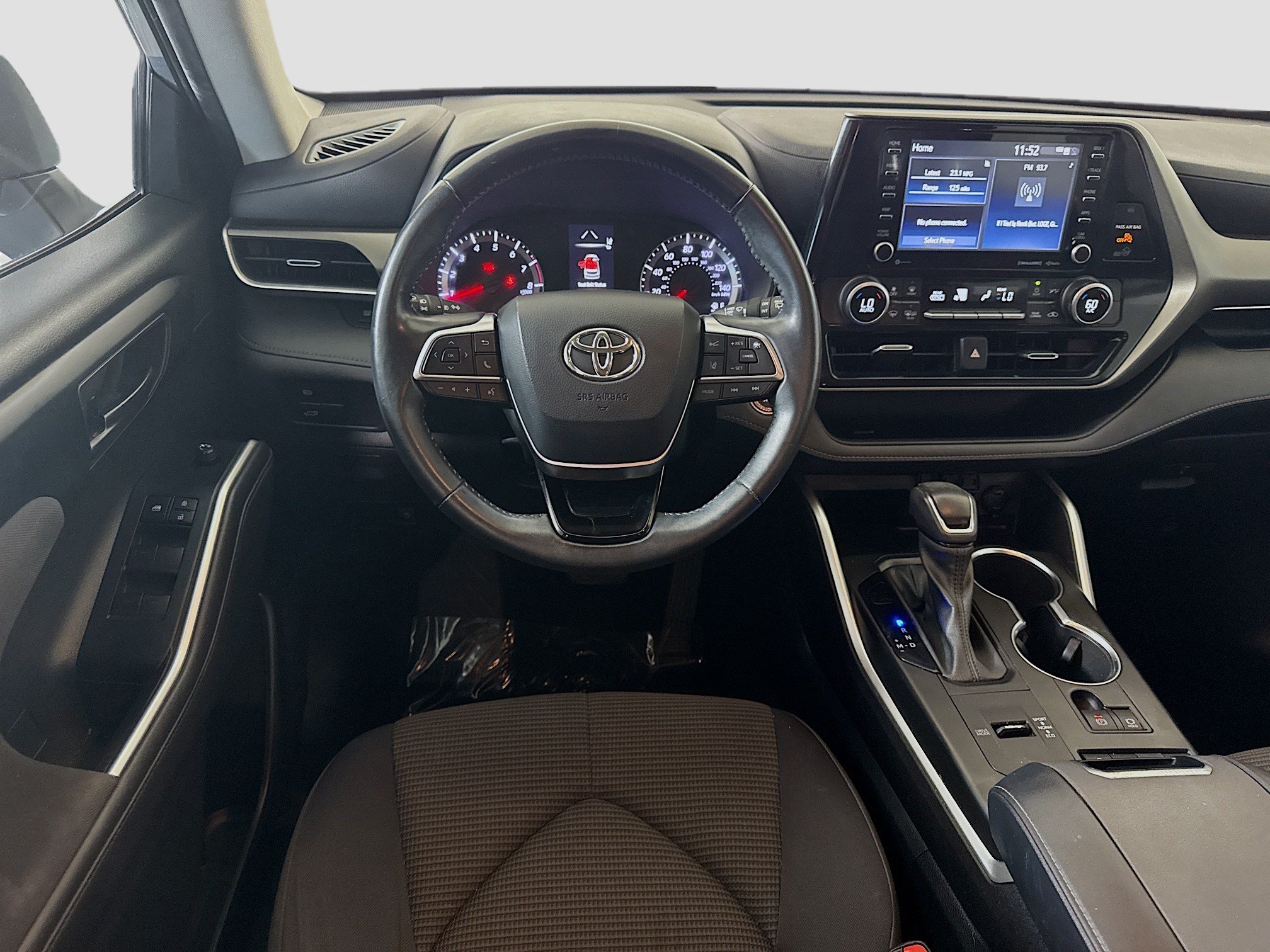 Used 2021 Toyota Highlander LE FWD image 17