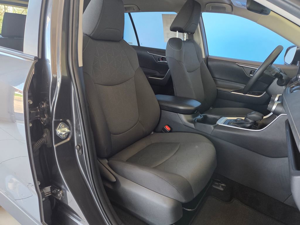 Used 2025 Toyota RAV4 XLE image 23