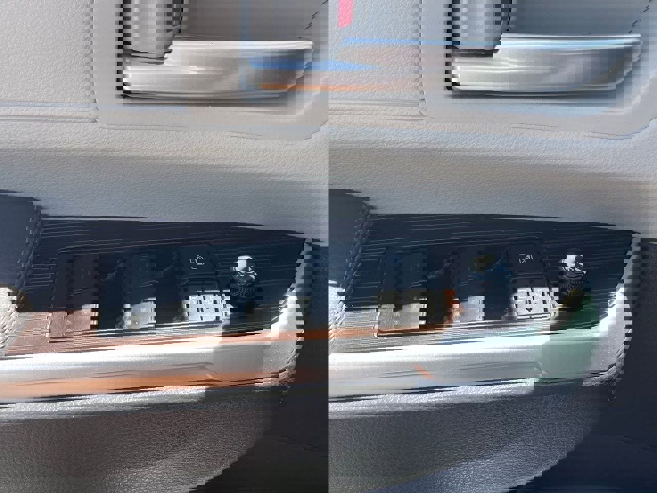 Used 2024 Toyota Sienna XLE FWD image 7