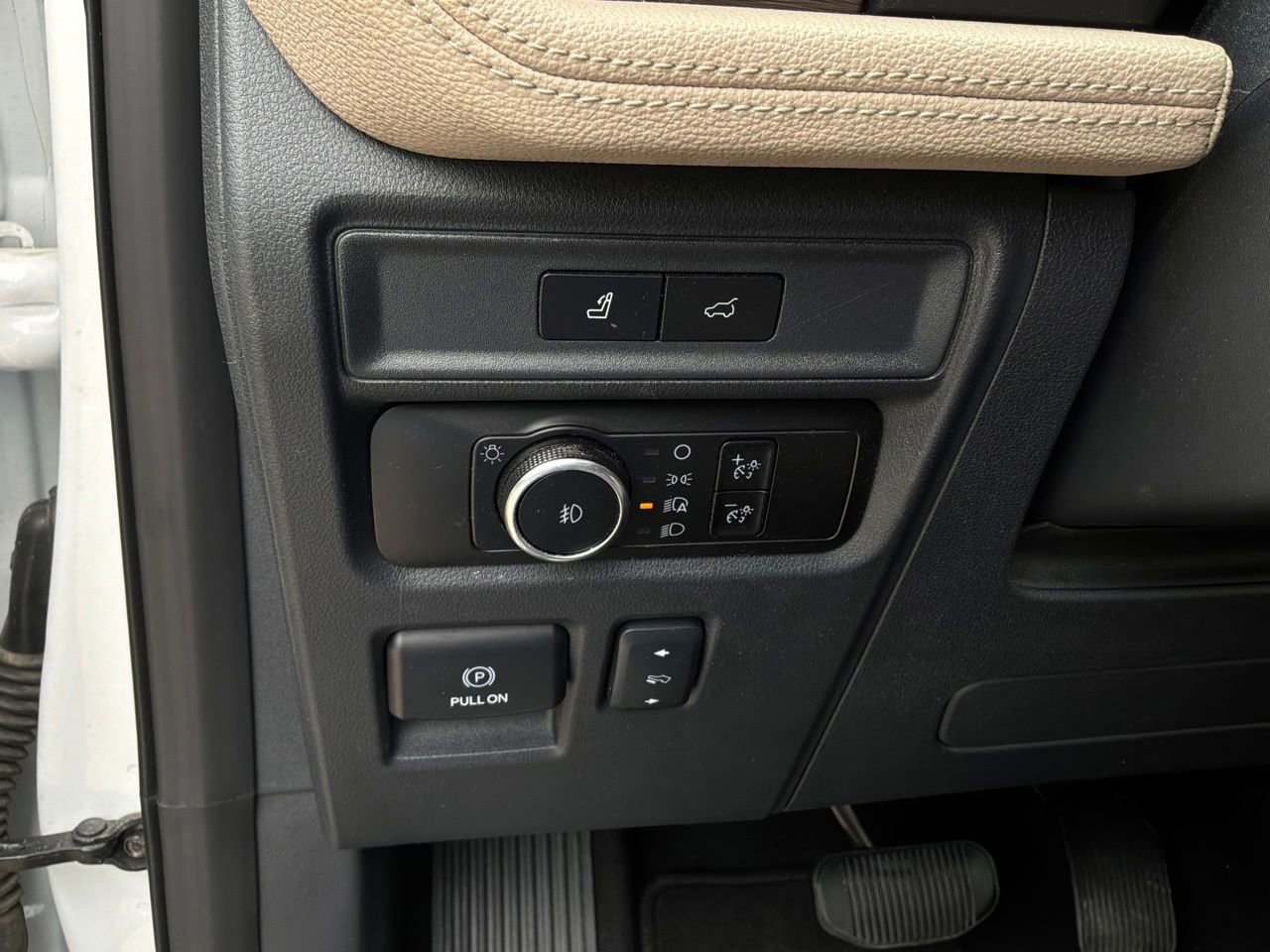 Used 2024 Ford Expedition Limited AWD/4WD image 24