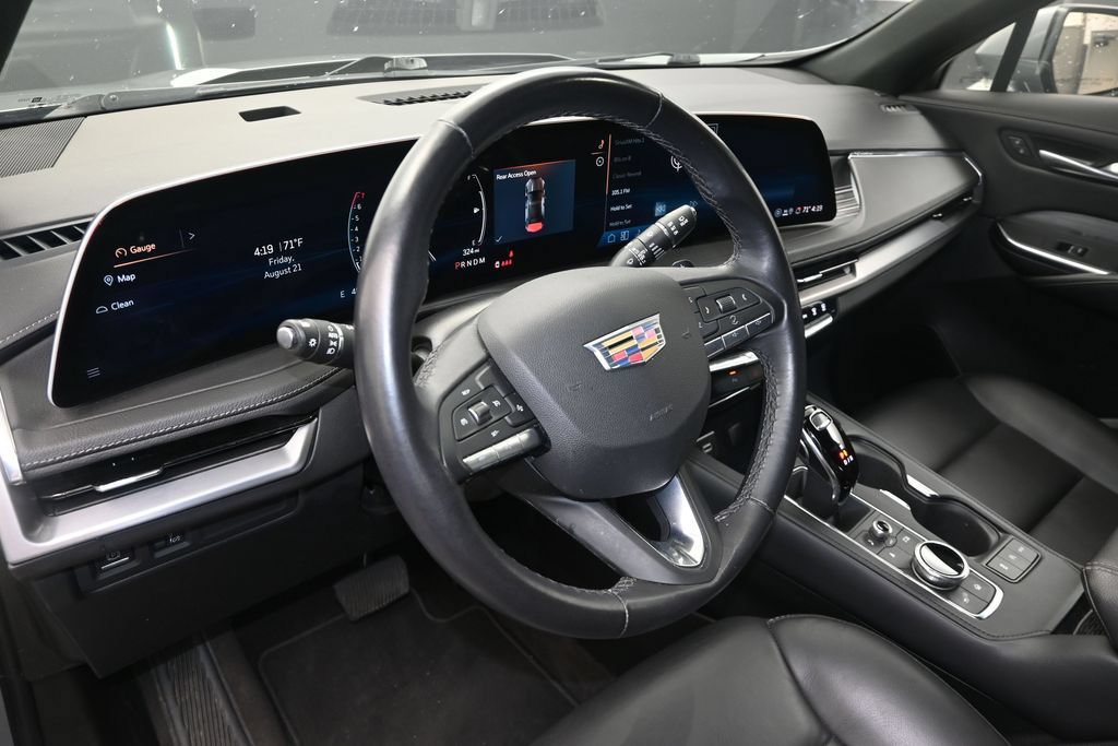 Used 2025 Cadillac XT4 Premium Luxury FWD image 16