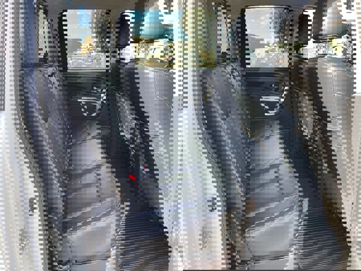 Used 2016 Nissan Titan SL image 23