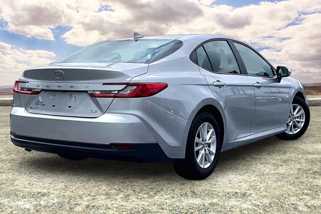 Used 2025 Toyota Camry LE FWD image 5