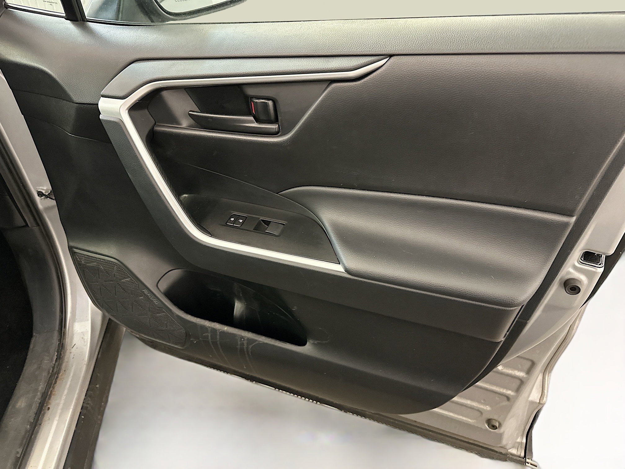 Used 2024 Toyota RAV4 LE image 33