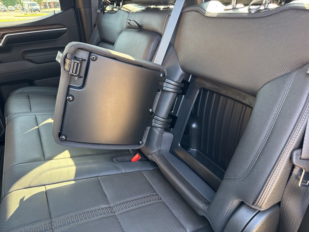Used 2022 Chevrolet Silverado 1500 High Country w/ Technology Package AWD/4WD image 18