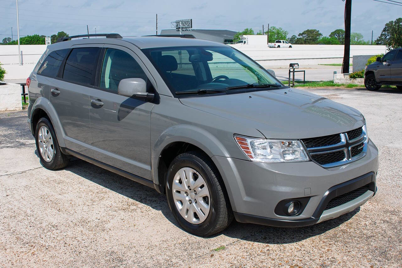 Used 2019 Dodge Journey SE w/ Connectivity Group FWD image 8