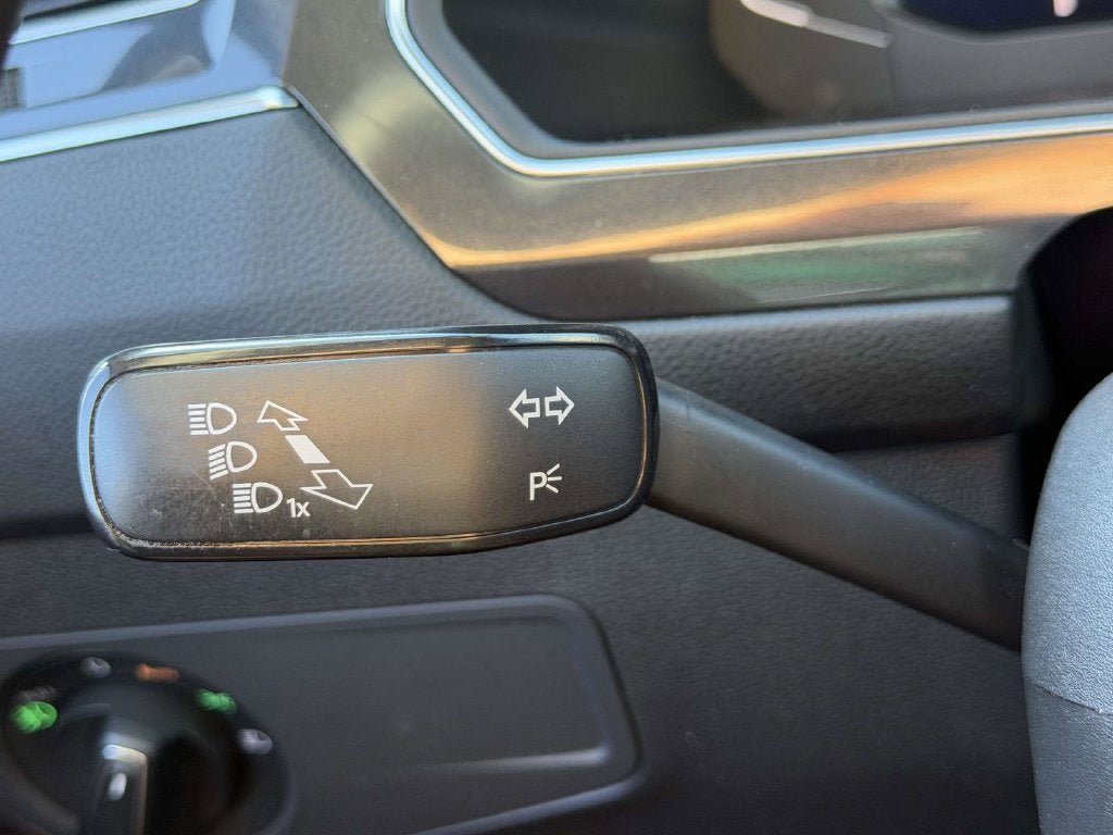 Used 2020 Volkswagen Tiguan SEL AWD/4WD image 24
