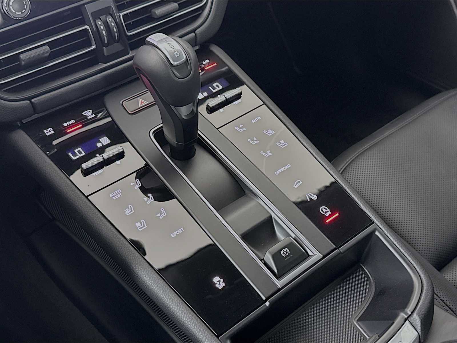 Certified 2025 Porsche Macan image 20