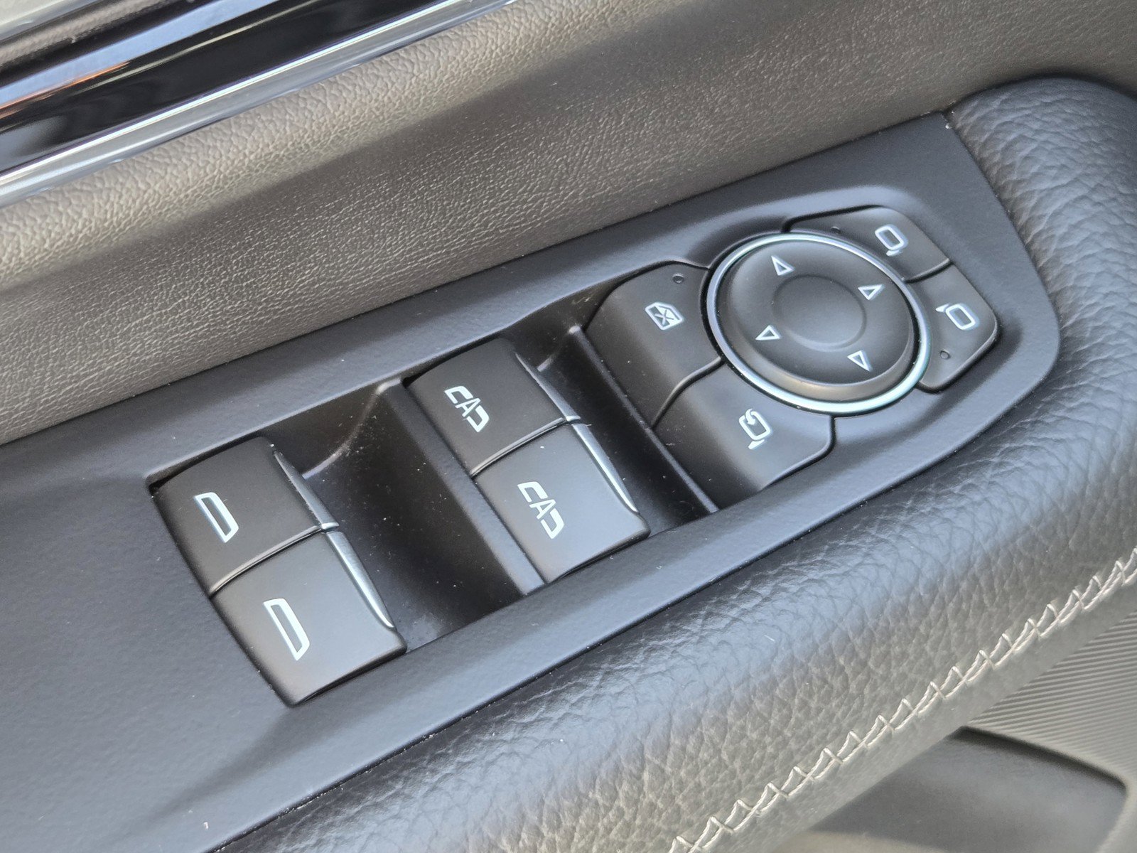 Used 2025 GMC Yukon Denali AWD/4WD image 17