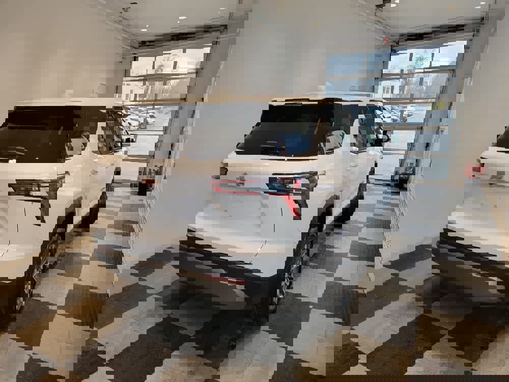 Used 2025 Chevrolet Equinox LT image 6