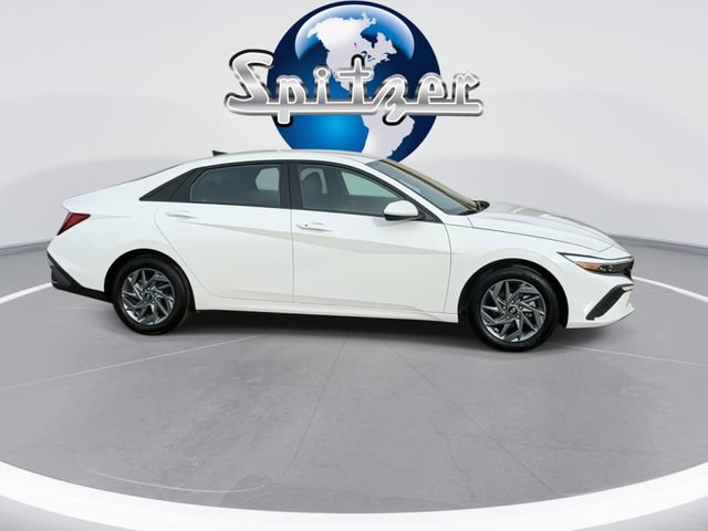 Used 2024 Hyundai Elantra SEL image 8
