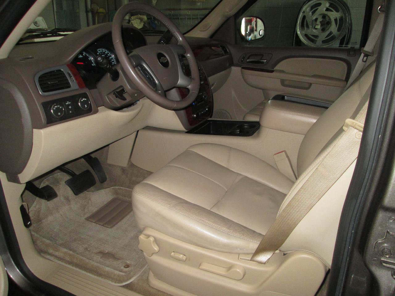 Used 2012 Chevrolet Suburban LT AWD/4WD image 26
