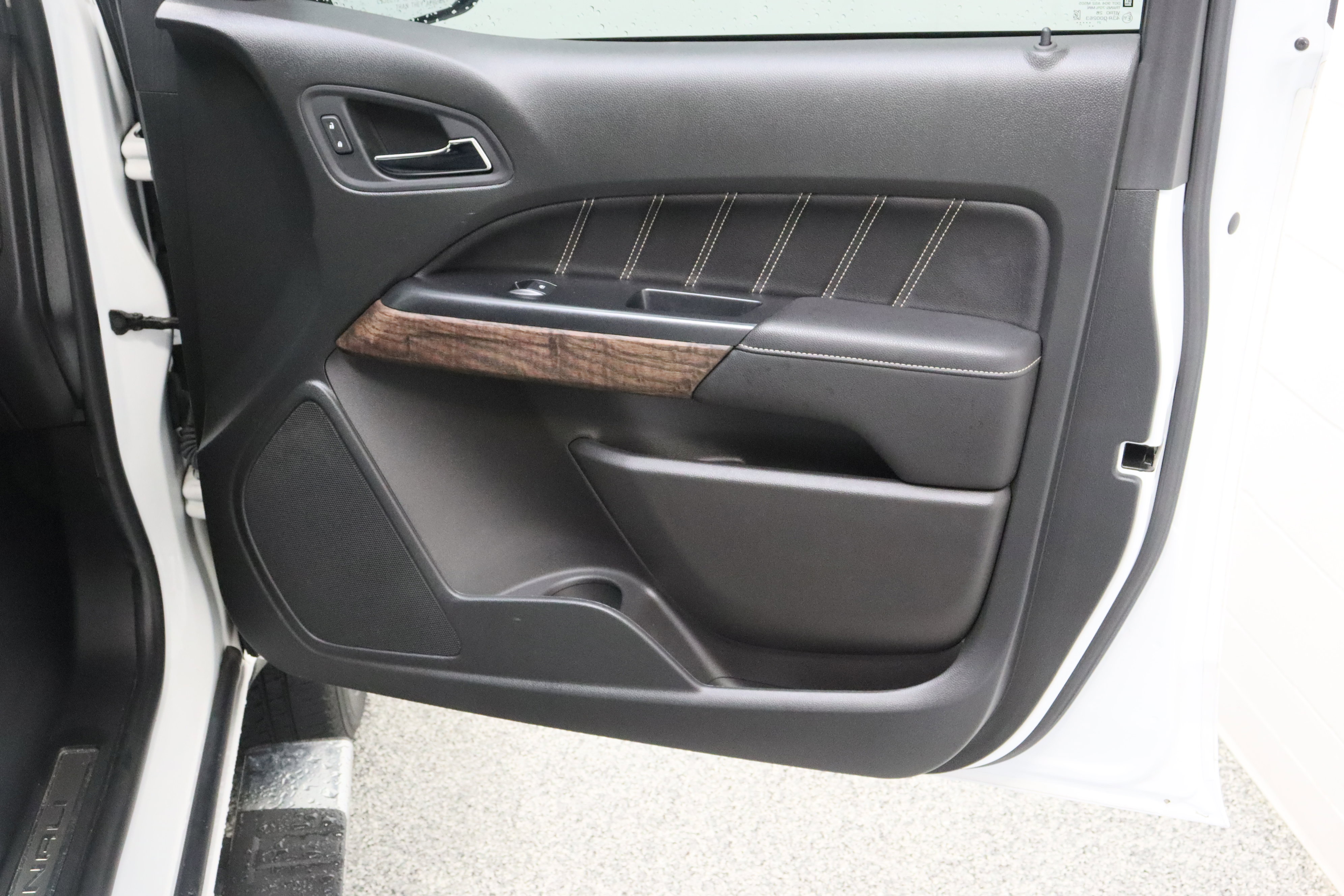 Used 2022 GMC Canyon Denali RWD image 35