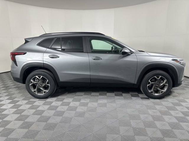 New 2026 Chevrolet Trax LT w/ Driver Confidence Package image 2