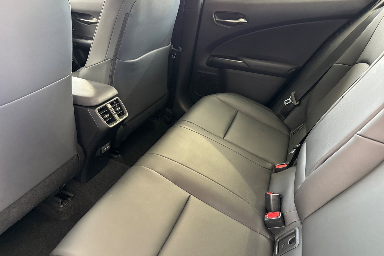 Certified 2025 Lexus UX 300h FWD w/ Accessory Package (Z2) image 15