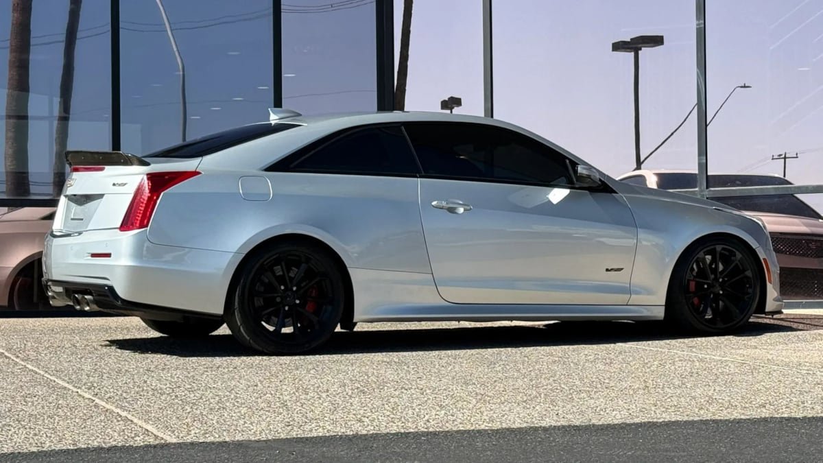 Used 2016 Cadillac ATS V w/ Luxury Package RWD image 13