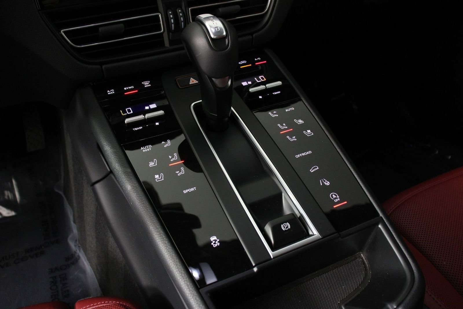 Certified 2025 Porsche Macan image 18