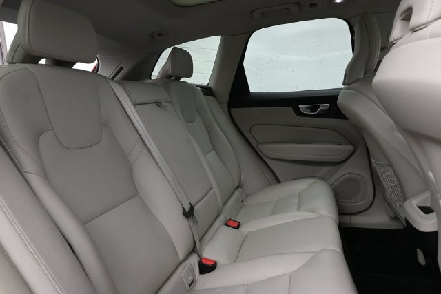 Used 2024 Volvo XC60 B5 Core w/ Protection Package Premier AWD/4WD image 30